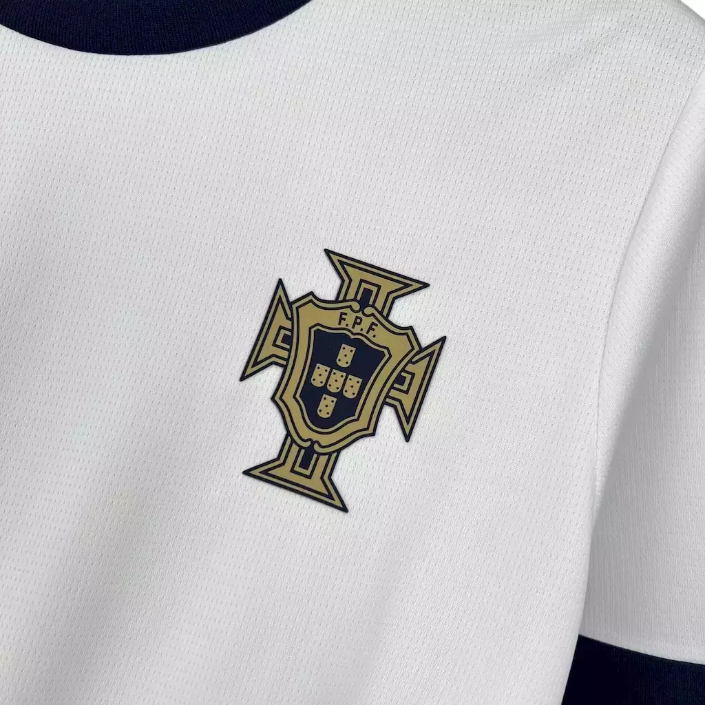 camisa-selecao-de-portugal-treino-25-26-torcedor-puma-masculina-branca-2-4123ab2cbde35b4d4517417322502441-1024-1024