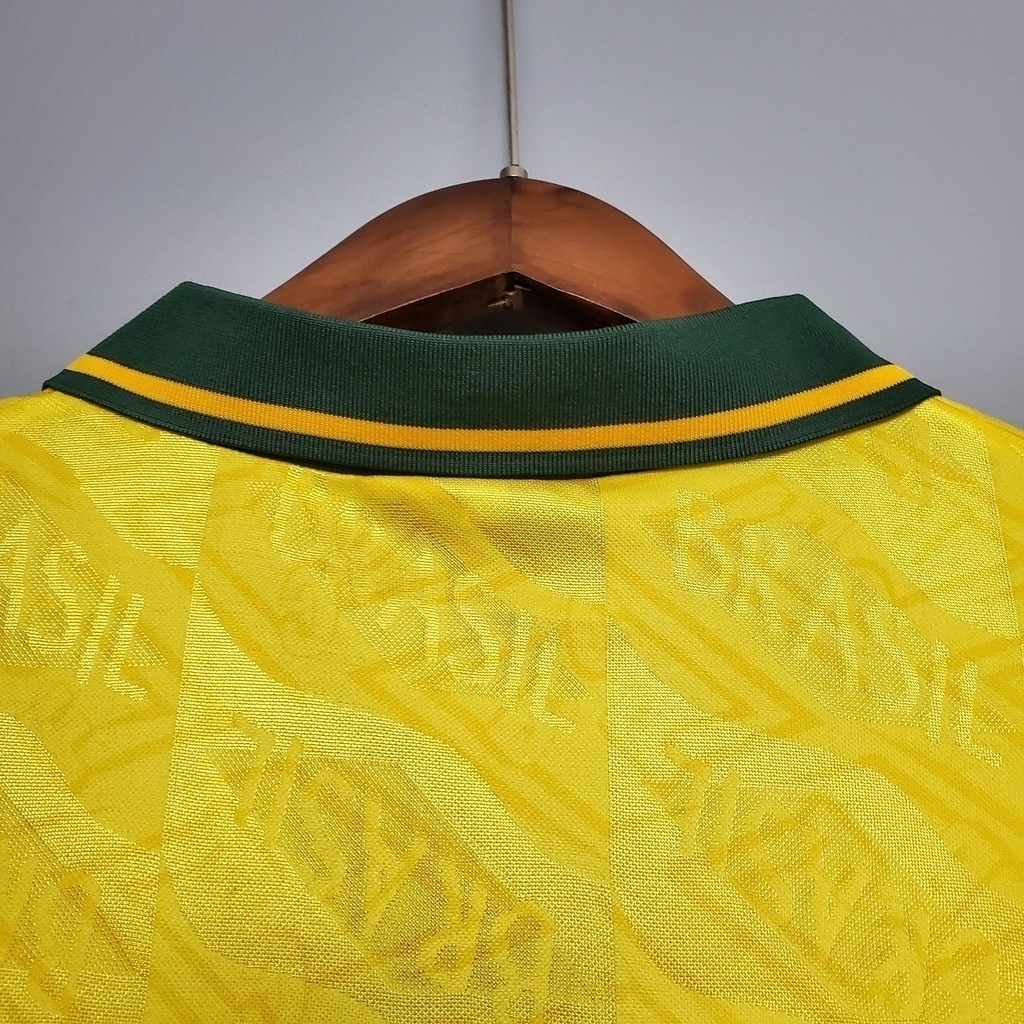 camisa-retro-9193-selecao-brasileira-umbro-masculina-amarela-41-df4ceac4dc655e432b16370074859550-1024-1024-49290ee6b7c169be3516959971586181-1024-1024