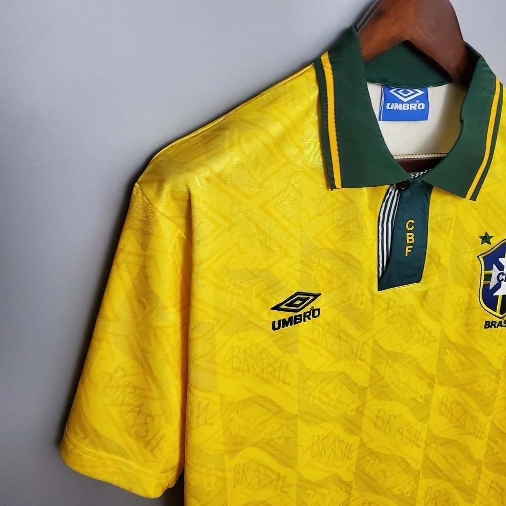 camisa-retro-9193-selecao-brasileira-umbro-masculina-amarela-51-9340265041f9a1e2d216370074856438-1024-1024-59ef3707d3dad47d5316959971650207-1024-1024
