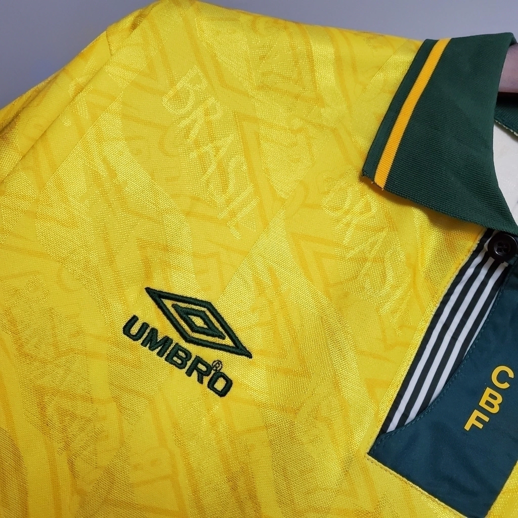 camisa-retro-9193-selecao-brasileira-umbro-masculina-amarela-71-1fa70117ccdfa90e7c16370074863956-1024-1024-2bf3b178435420642a16959971776490-1024-1024