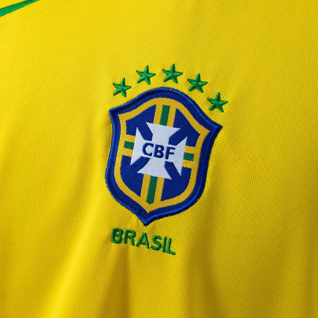 camisa-titular-manga-longa-brasil-home-i-2004-nike-amarelo-e-verde-masculina-retro-authentic-oficial-futebol-copa-do-mundo-fifa-selecao-brasileira-canarinho-ronaldo-reedicao-c (2)
