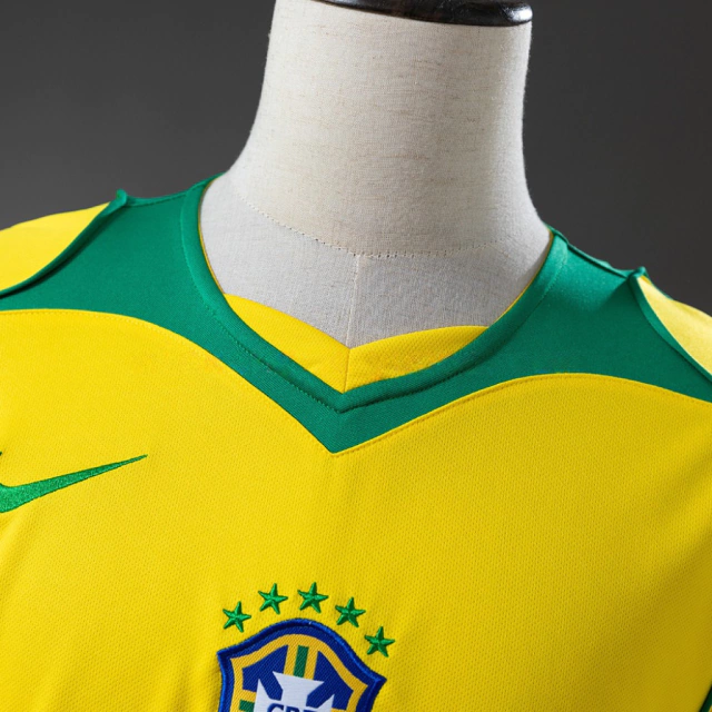 camisa-titular-manga-longa-brasil-home-i-2004-nike-amarelo-e-verde-masculina-retro-authentic-oficial-futebol-copa-do-mundo-fifa-selecao-brasileira-canarinho-ronaldo-reedicao-c (3)