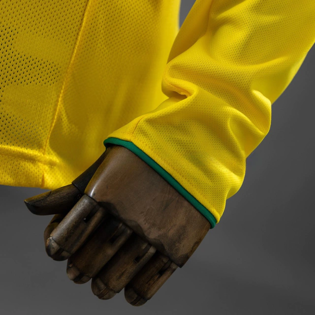 camisa-titular-manga-longa-brasil-home-i-2004-nike-amarelo-e-verde-masculina-retro-authentic-oficial-futebol-copa-do-mundo-fifa-selecao-brasileira-canarinho-ronaldo-reedicao-c (4)