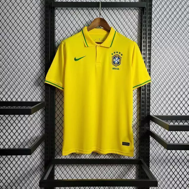 camisa-polo-brasil-lisa-2022-nike-torcedor-amarela-imagem1-jpeg1-f62ba01b3f221261c116957677509280-1024-1024