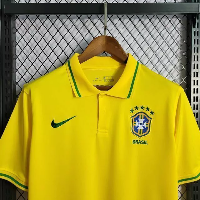 camisa-polo-brasil-lisa-2022-nike-torcedor-amarela-imagem4-jpeg1-ce4d0683e5c0fa45f816957677510573-1024-1024